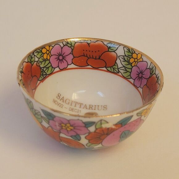 Chinese Antique Zodiac Sagittarius Hand painted Gold Trimmed Mini Porcelain Bowl - Picture 9 of 10